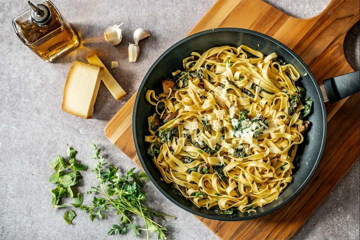 Tagliatelles au chou frisé, comté et sauce citron-menthe - Fromagerie du Château