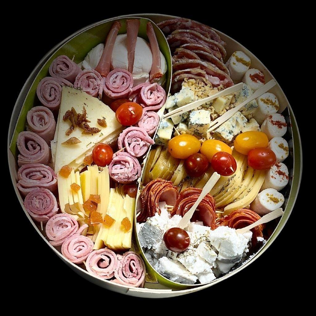 boite-apero-festive-9-a-12-pers-fromagerie-du-chateau-2 - Fromagerie du Château