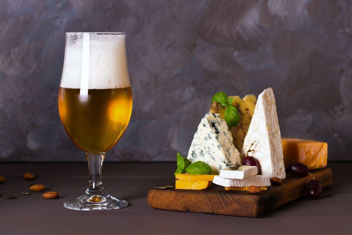 Accords fromages et bières artisanales françaises : une expérience gourmande