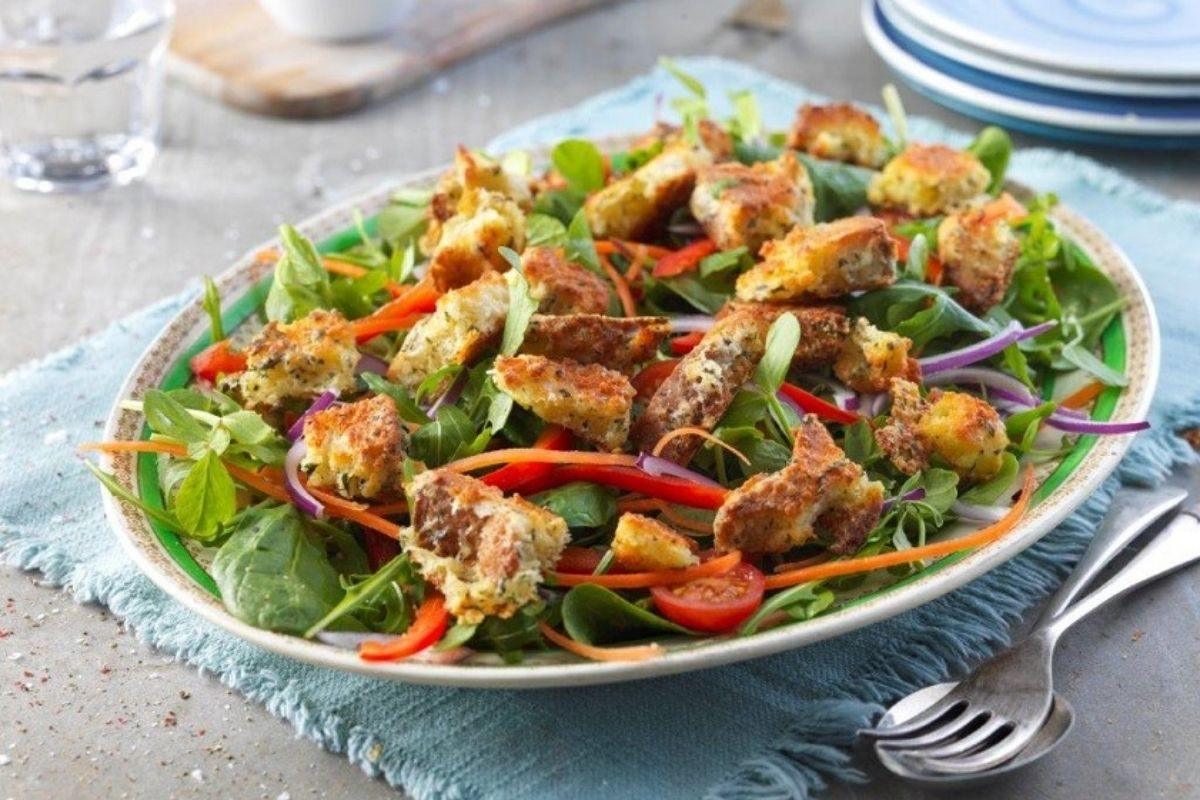 Croutons Black Bomber et salade verte - Fromagerie du Château