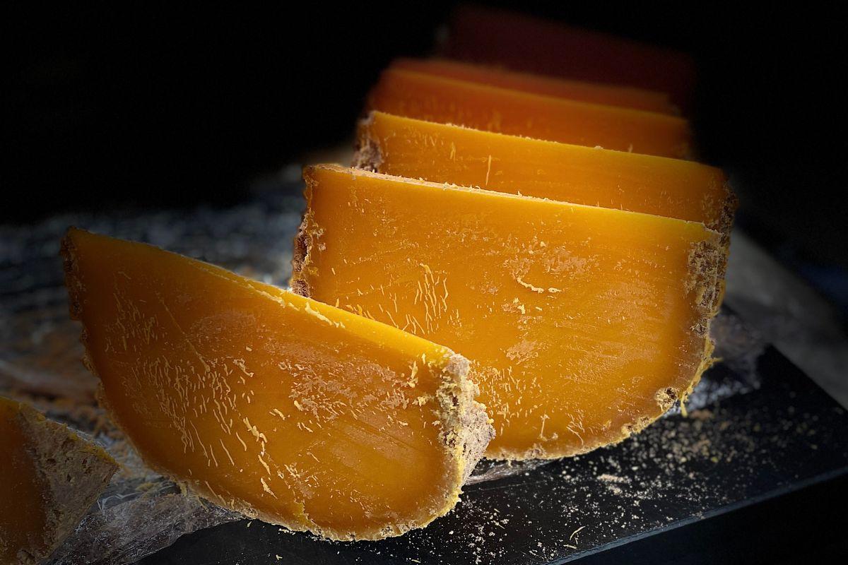 Pourquoi certains fromages sont de couleur orange - Fromagerie du Château