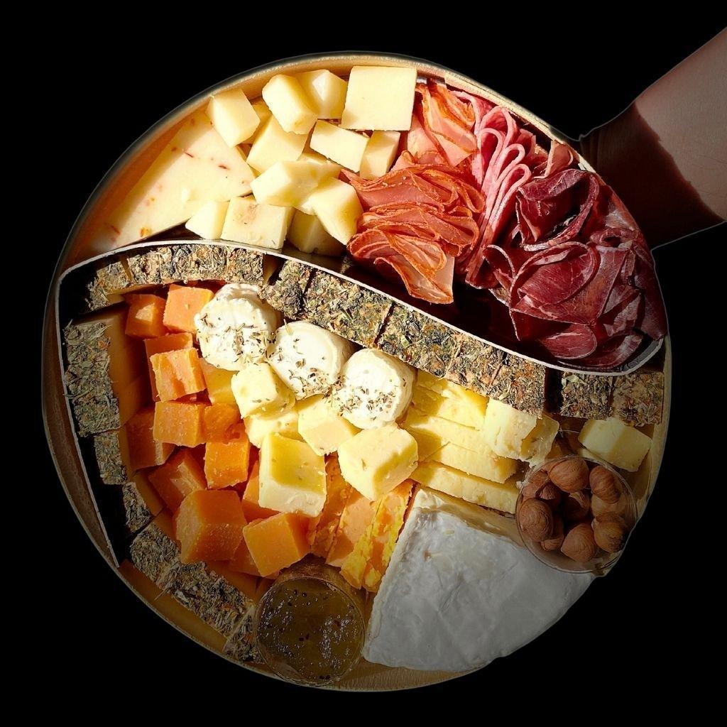 boite-apero-festive-2-a-4-pers-fromagerie-du-chateau-2 - Fromagerie du Château