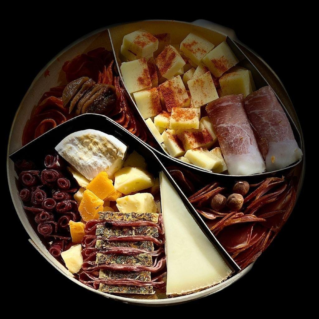boite-apero-festive-2-a-4-pers-fromagerie-du-chateau-4 - Fromagerie du Château